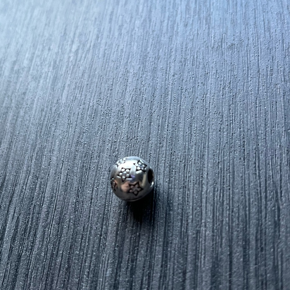 Star studded round Pandora charm